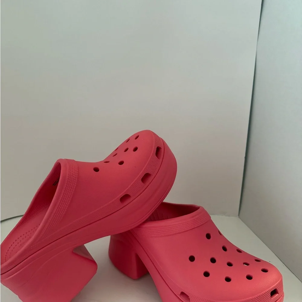 CROCS Women's Bold Pink Platform Shoes
